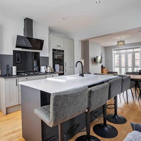 Stylish & Spacious 3 Bed Apartment With Parking Sheffield Exterior photo