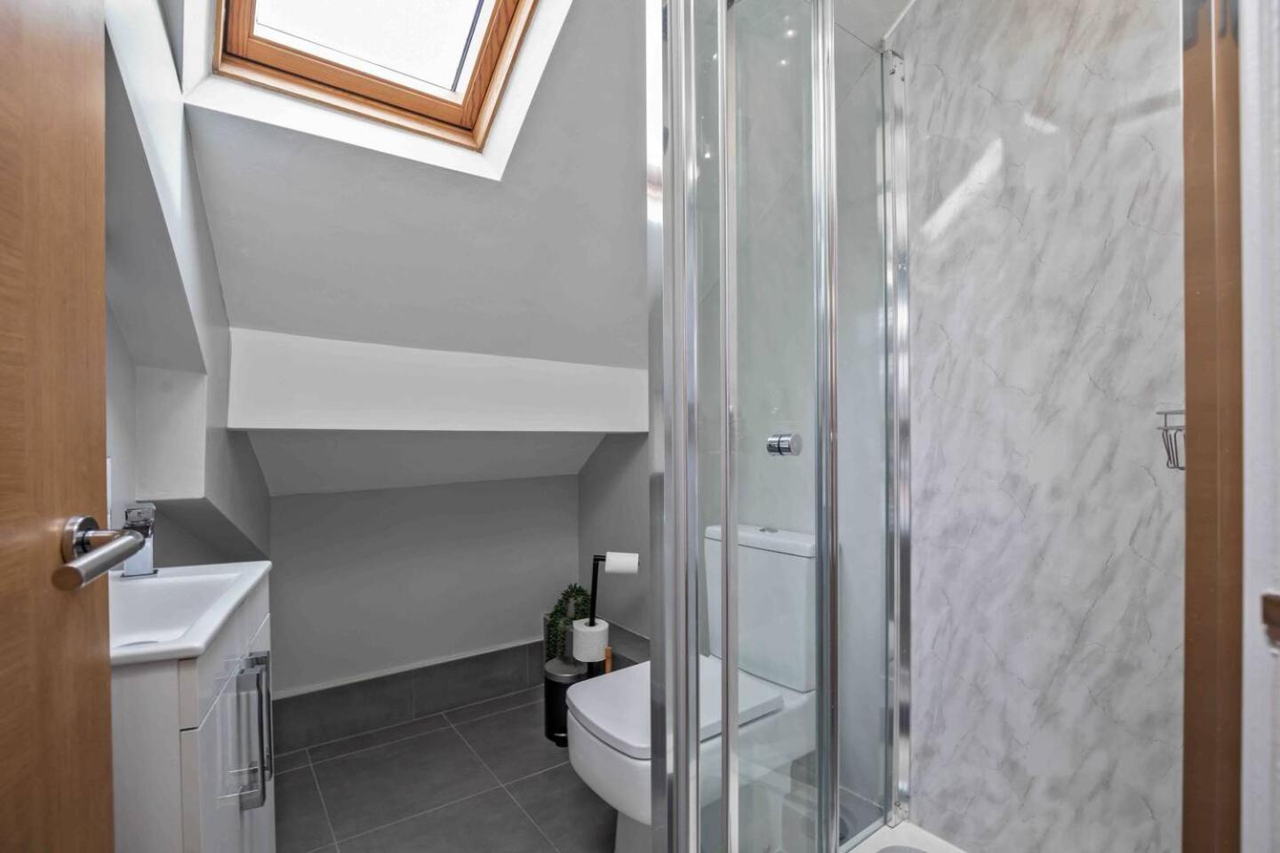 Stylish & Spacious 3 Bed Apartment With Parking Sheffield Exterior photo