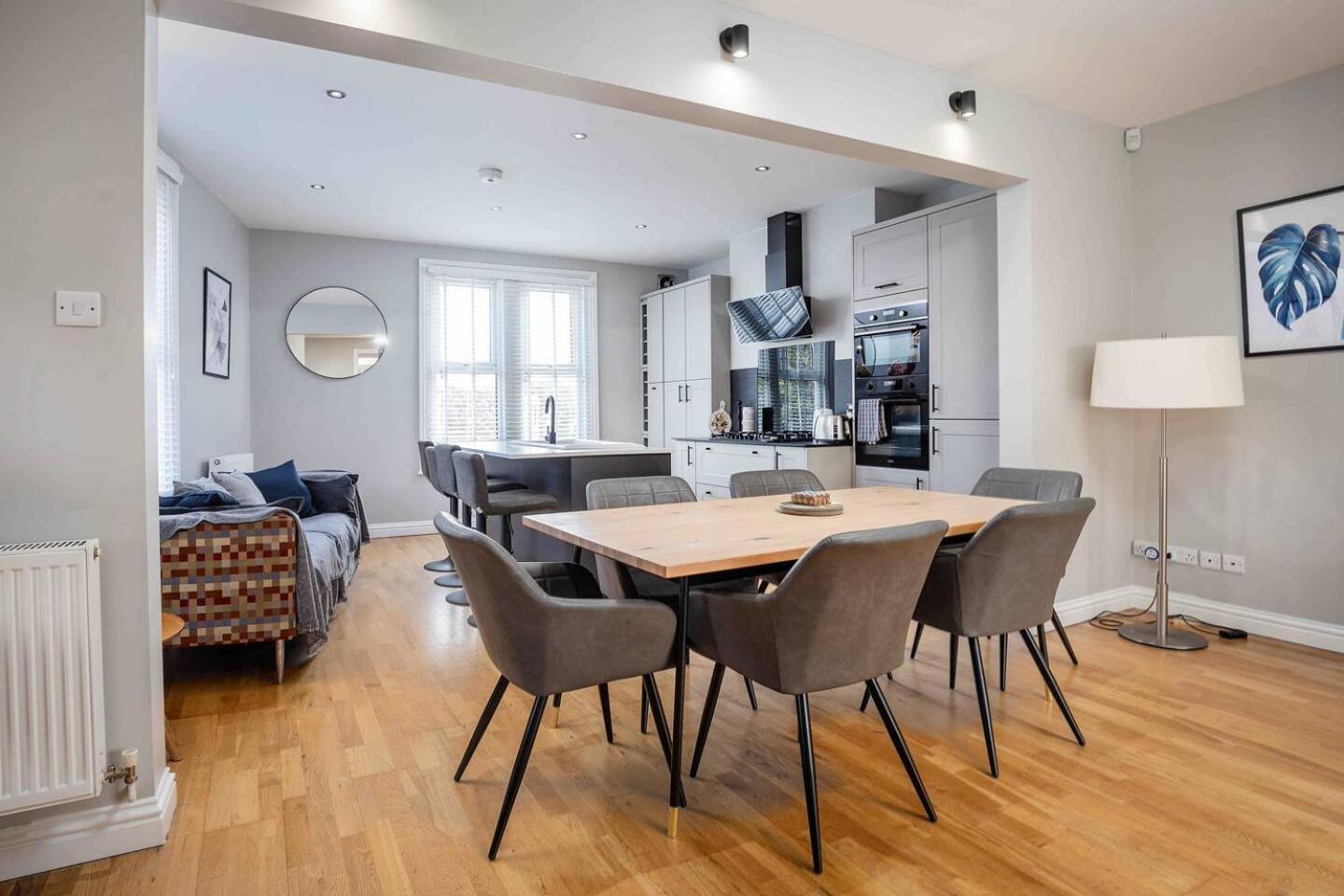Stylish & Spacious 3 Bed Apartment With Parking Sheffield Exterior photo