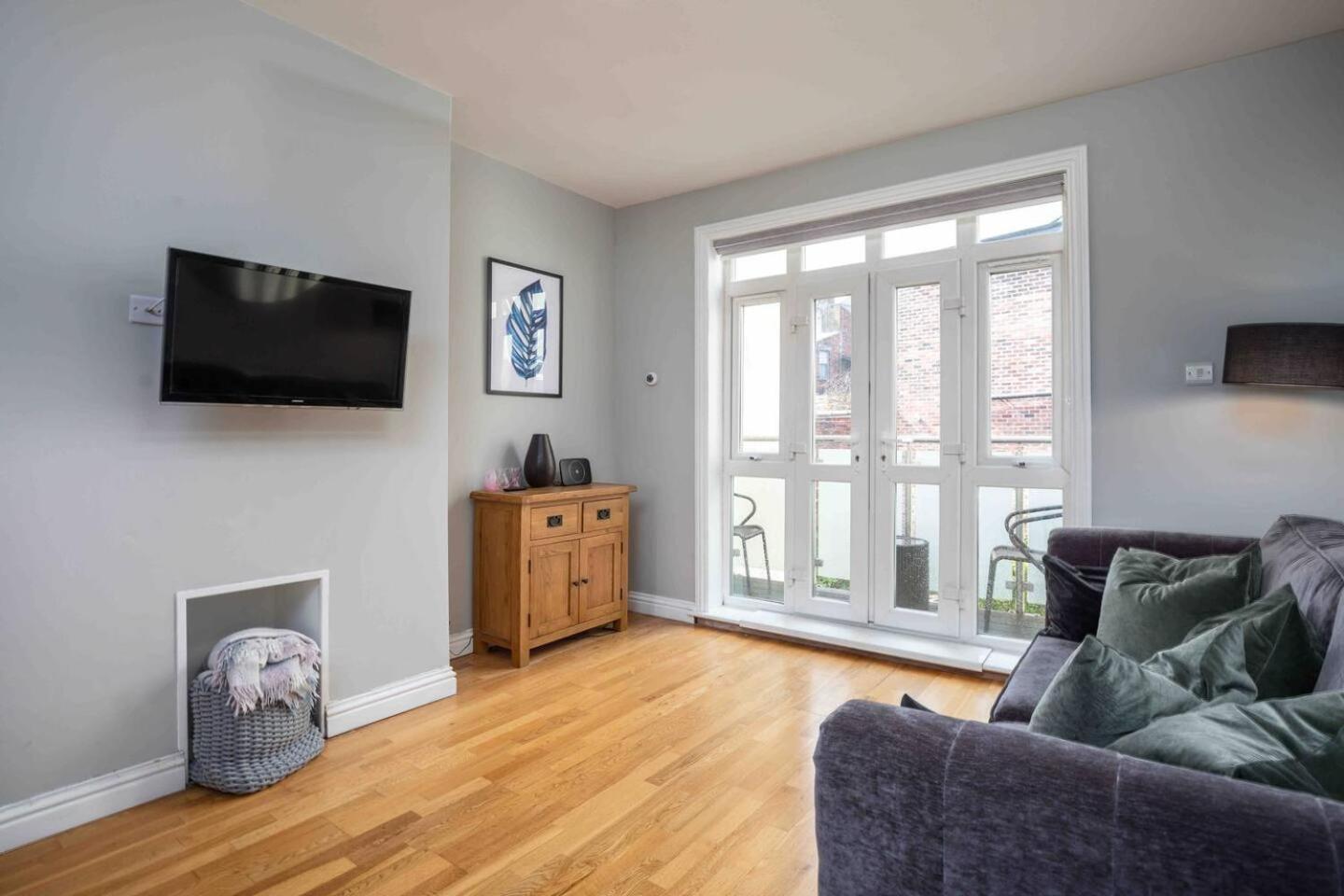 Stylish & Spacious 3 Bed Apartment With Parking Sheffield Exterior photo