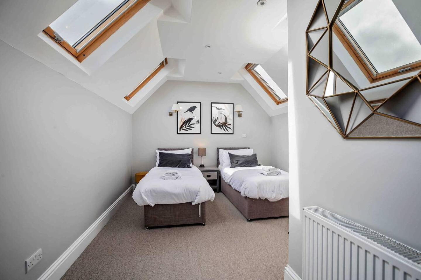 Stylish & Spacious 3 Bed Apartment With Parking Sheffield Exterior photo
