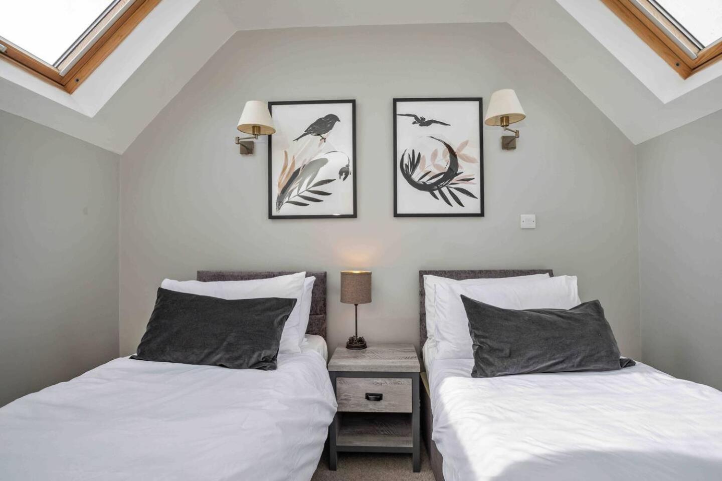Stylish & Spacious 3 Bed Apartment With Parking Sheffield Exterior photo