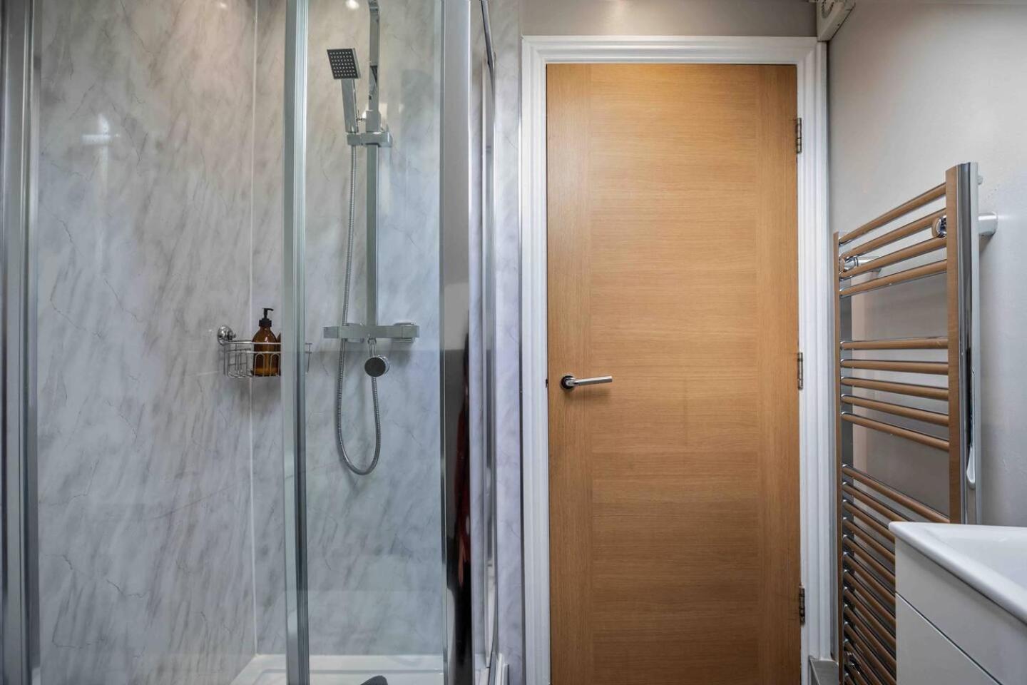 Stylish & Spacious 3 Bed Apartment With Parking Sheffield Exterior photo