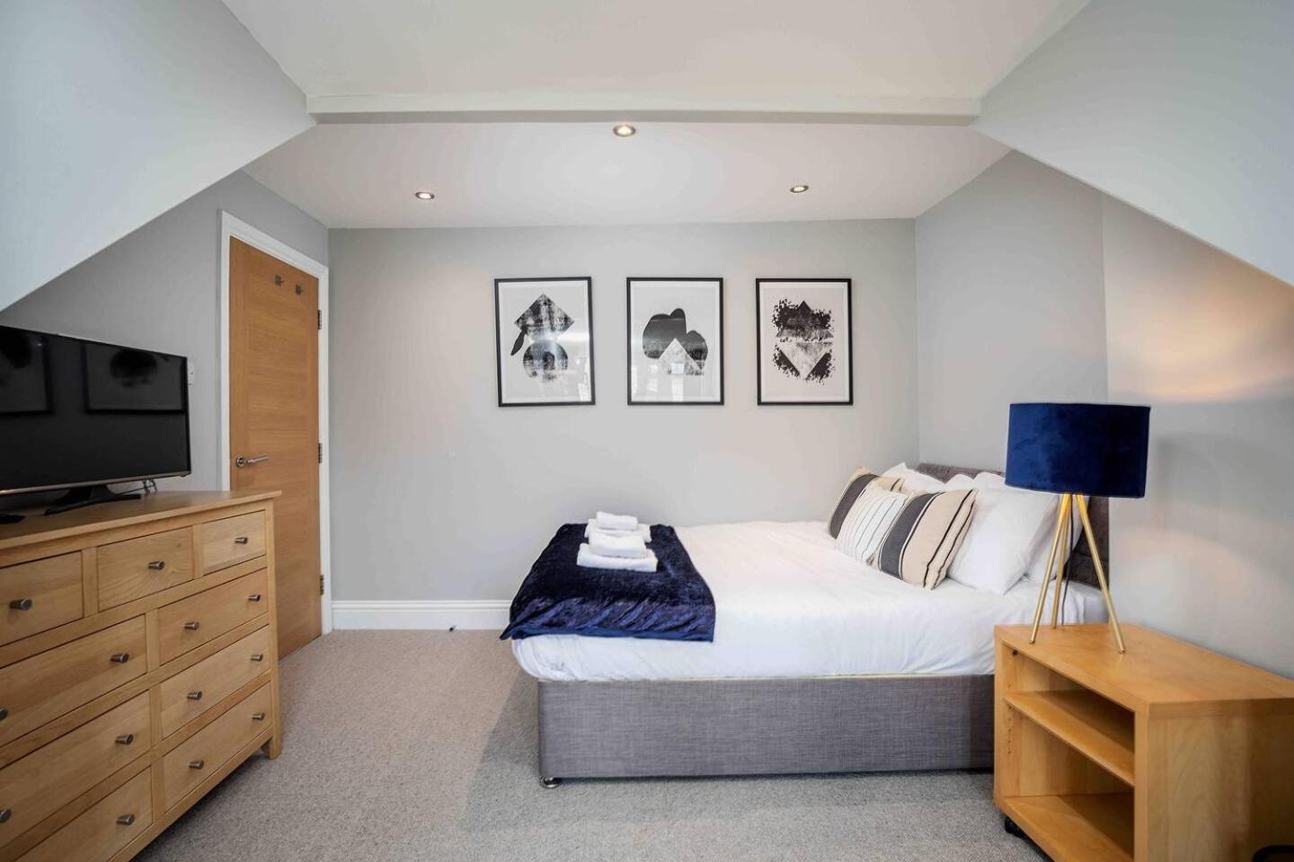 Stylish & Spacious 3 Bed Apartment With Parking Sheffield Exterior photo