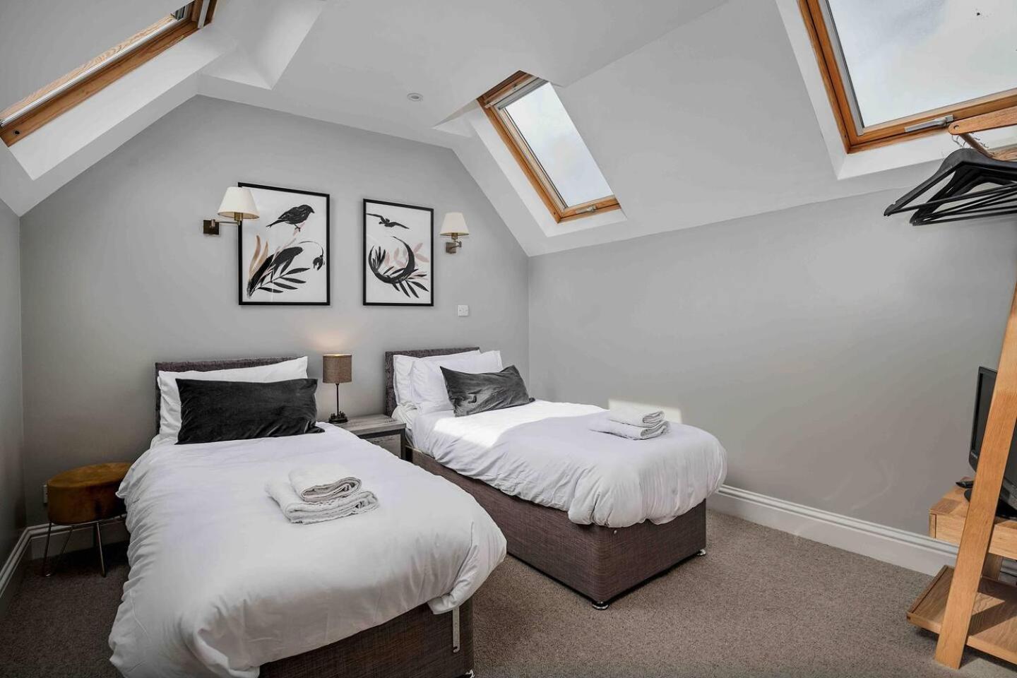 Stylish & Spacious 3 Bed Apartment With Parking Sheffield Exterior photo